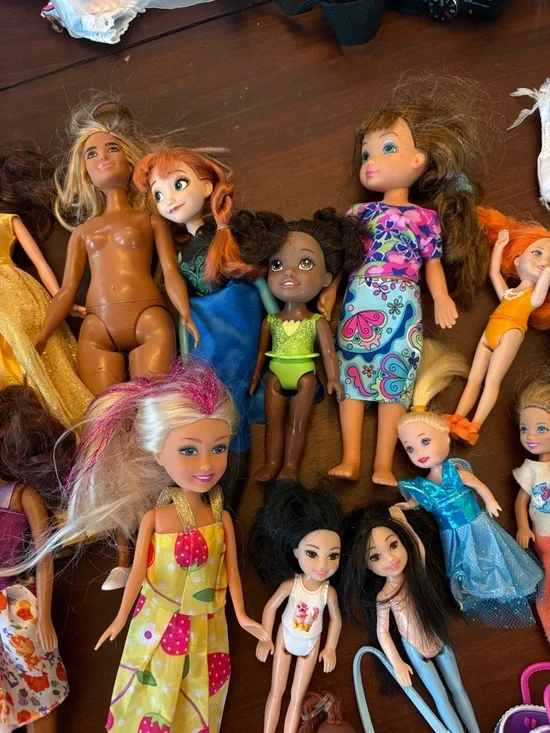 Assorted Barbie and Doll lot - 25 dolls, accessories, horse, all conditions - Picture 6 of 7